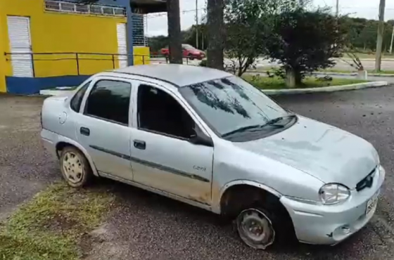 Mulher bêbada que dirigia carro sem pneu é presa no Paraná