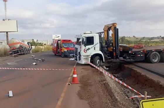 Acidente entre caminhões na PR-317 em Maringá