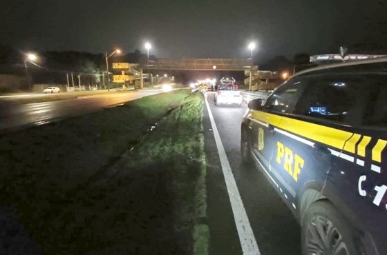 Acidente na BR-277 resulta na morte de motorista ejetado.