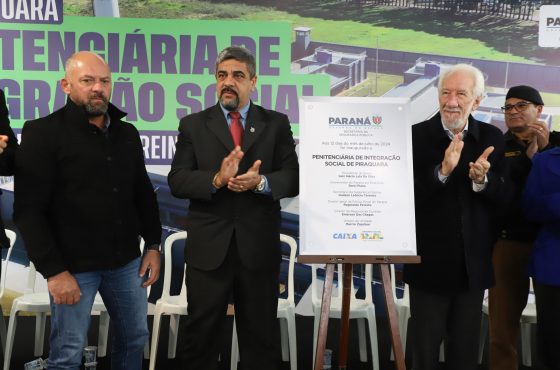 O governador em exercício Darci Piana inaugura a Penitenciária