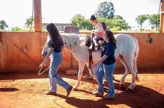 Terapia Assistida por Cavalos: Uma Iniciativa da UENP