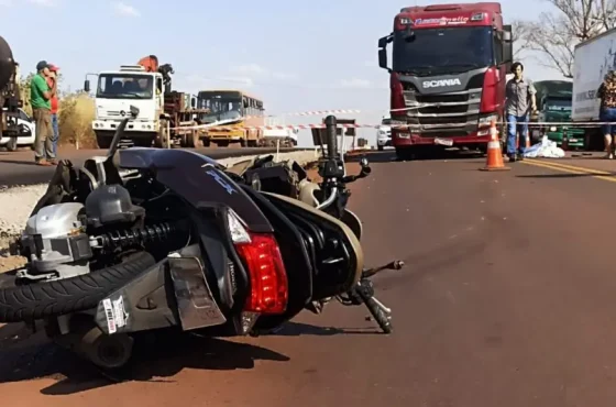 Motociclista Bate de Frente com Carreta e Morre na PR-317