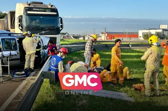 Acidente entre carreta e veículo deixa seis trabalhadores feridos