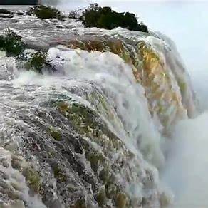 Cataratas do Iguaçu atingem vazão de 7,8 milhões de litros