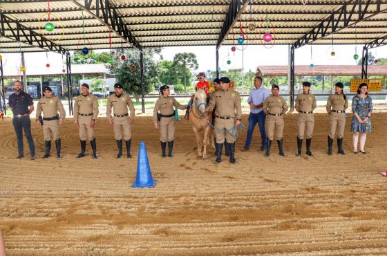 Regimento de Polícia inaugura picadeiro coberto para equoterapia